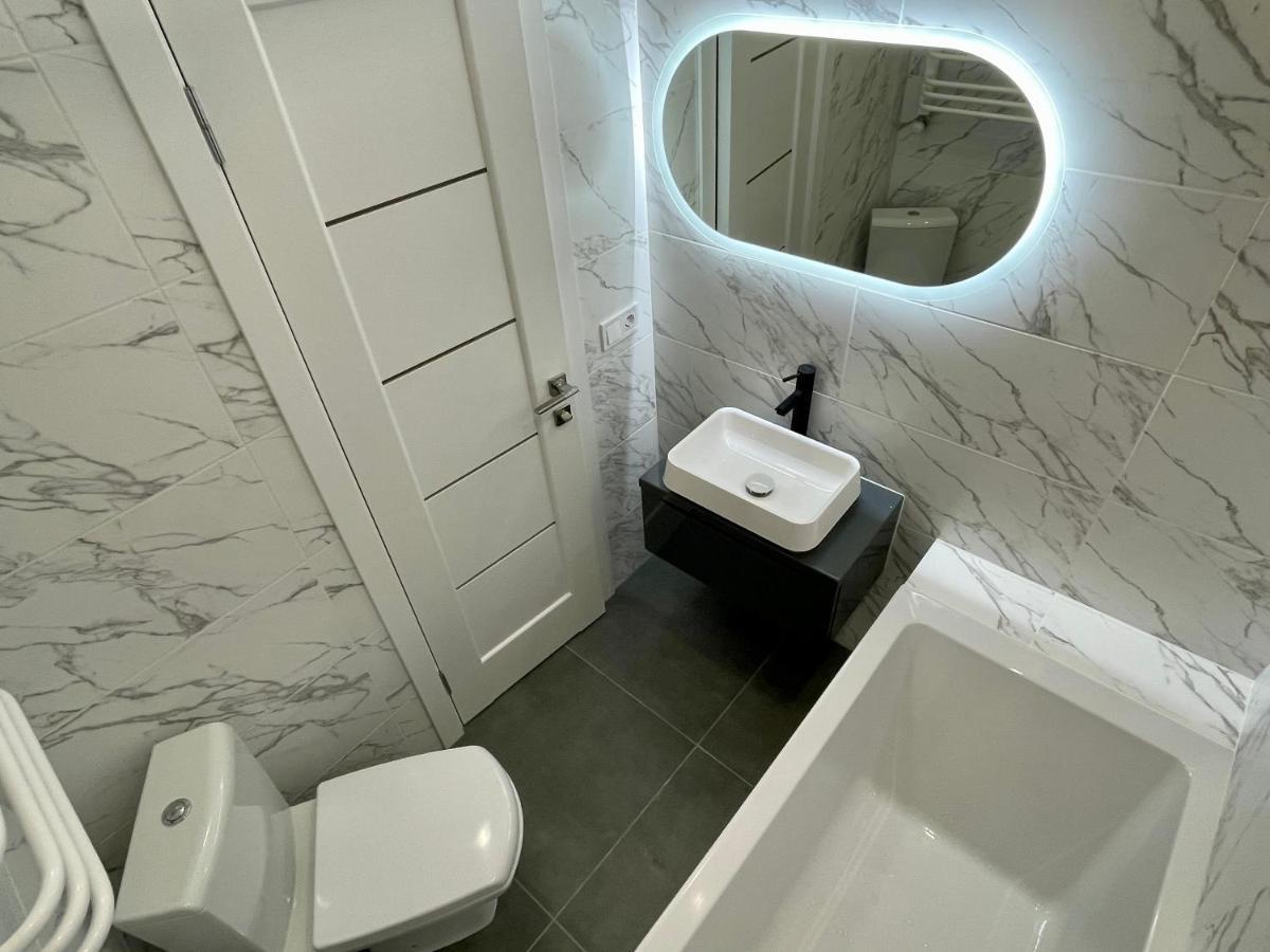 Apartment Premium In Center Ivano-Frankivsk Esterno foto